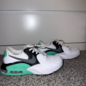 WOMEN'S NIKE AIR MAX EXCEE SNEAKERS